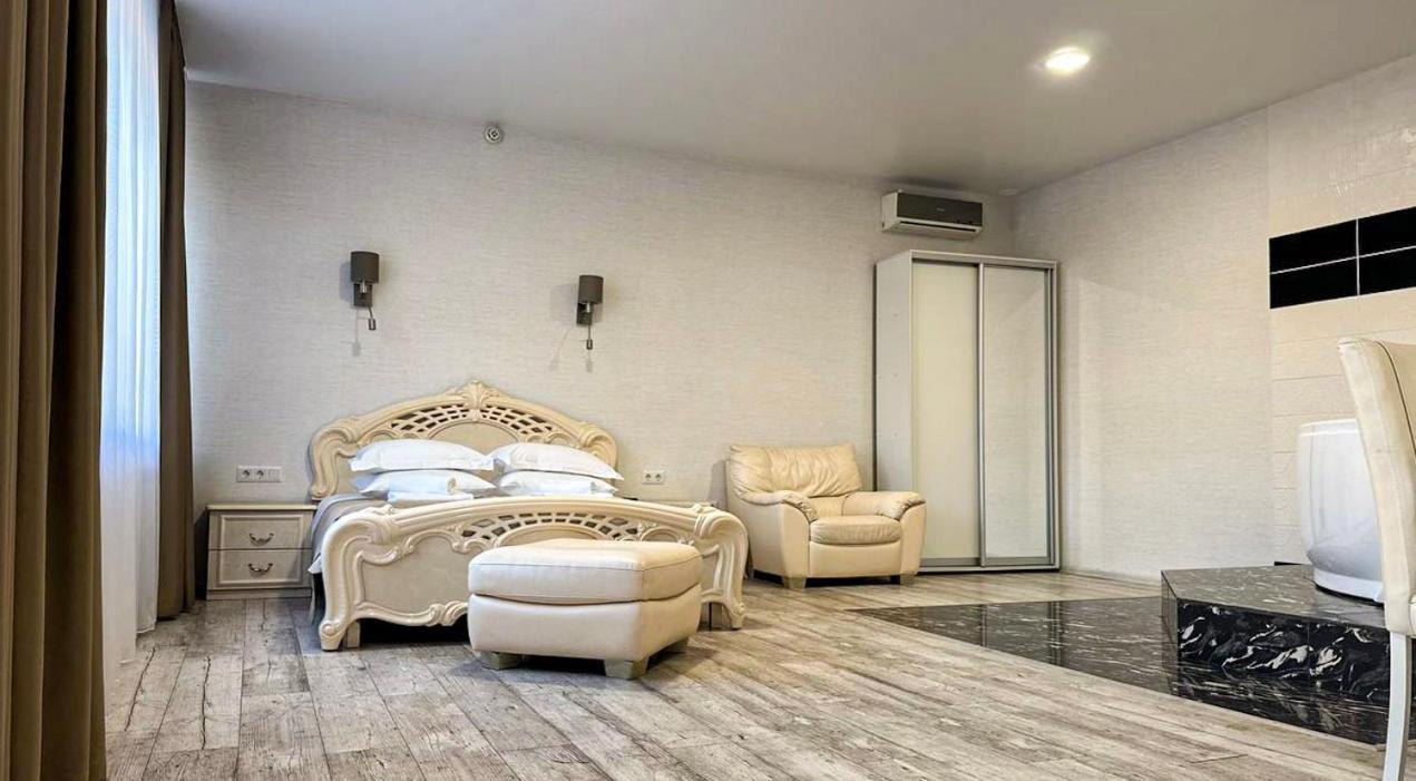 Hotel Royal โปลตาวา ภายนอก รูปภาพ